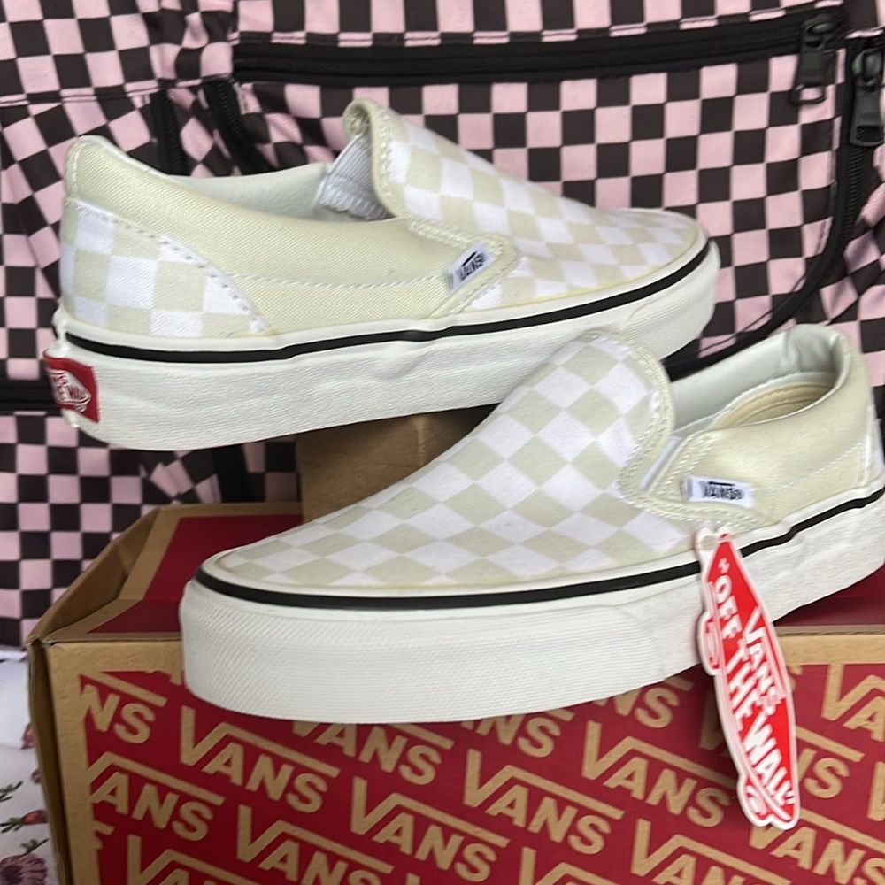 Vans WMNS CLASSIC SLIP-ON
(CHECKERBOARD) BLUE FLOWER
VN0A38F7QCL
Sneakers - Picture 9 of 16
